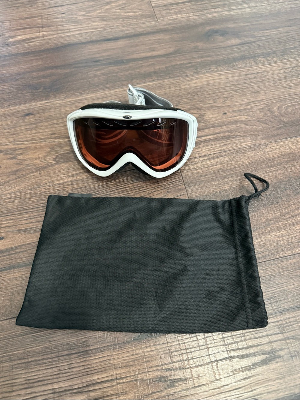 Smith White Ski Goggles with Amber Lens